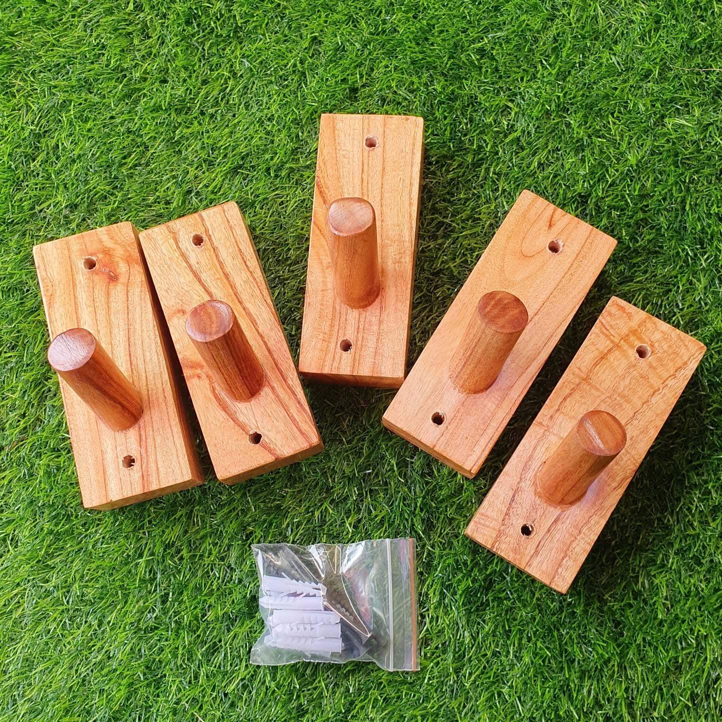 Wooden Hanging Hooks (4Pieces)