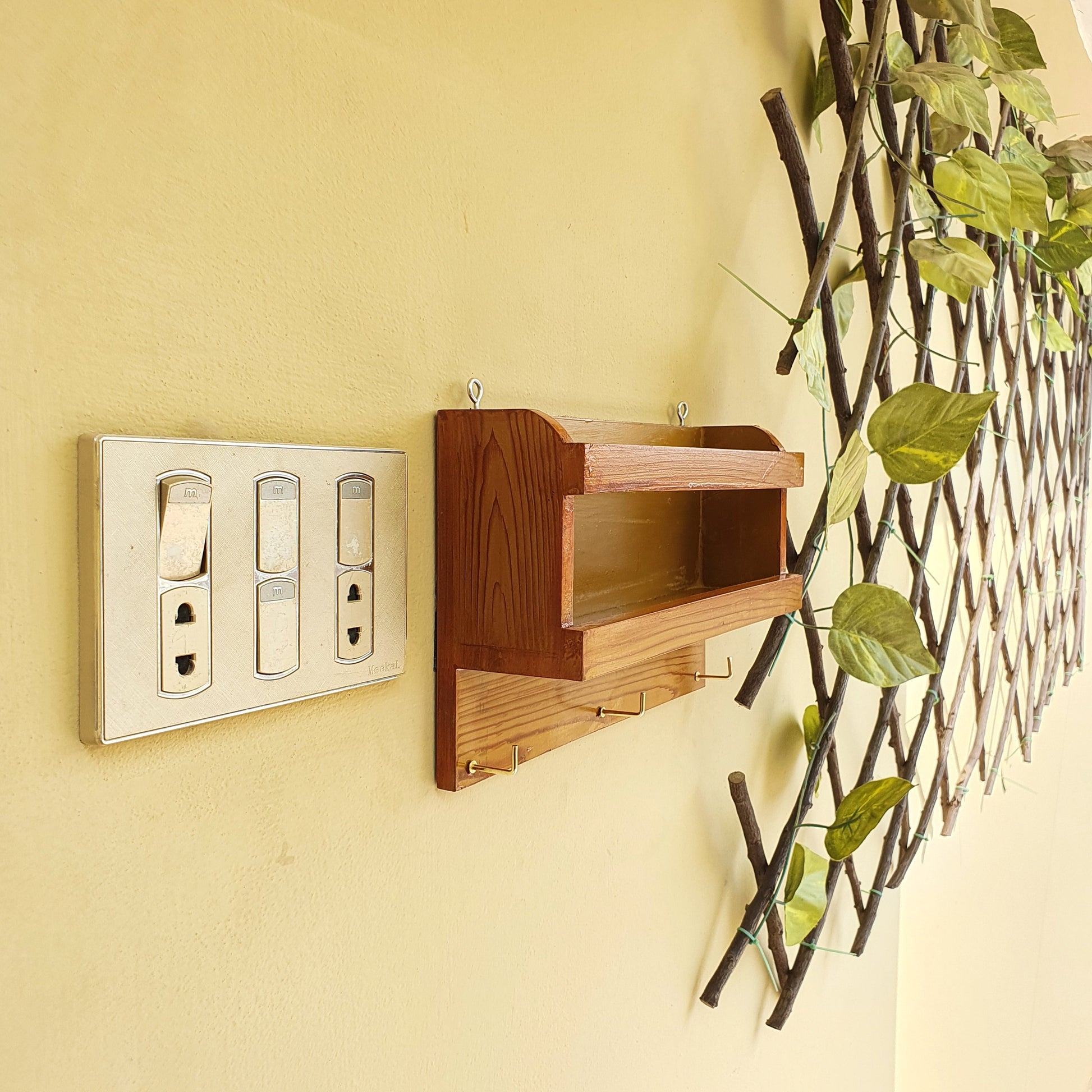 Wooden Wall Mounted Mobile Phone Holder Multiple Wall Mount Mobile
