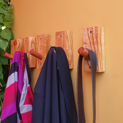 Wooden Hanging Hooks (4Pieces)