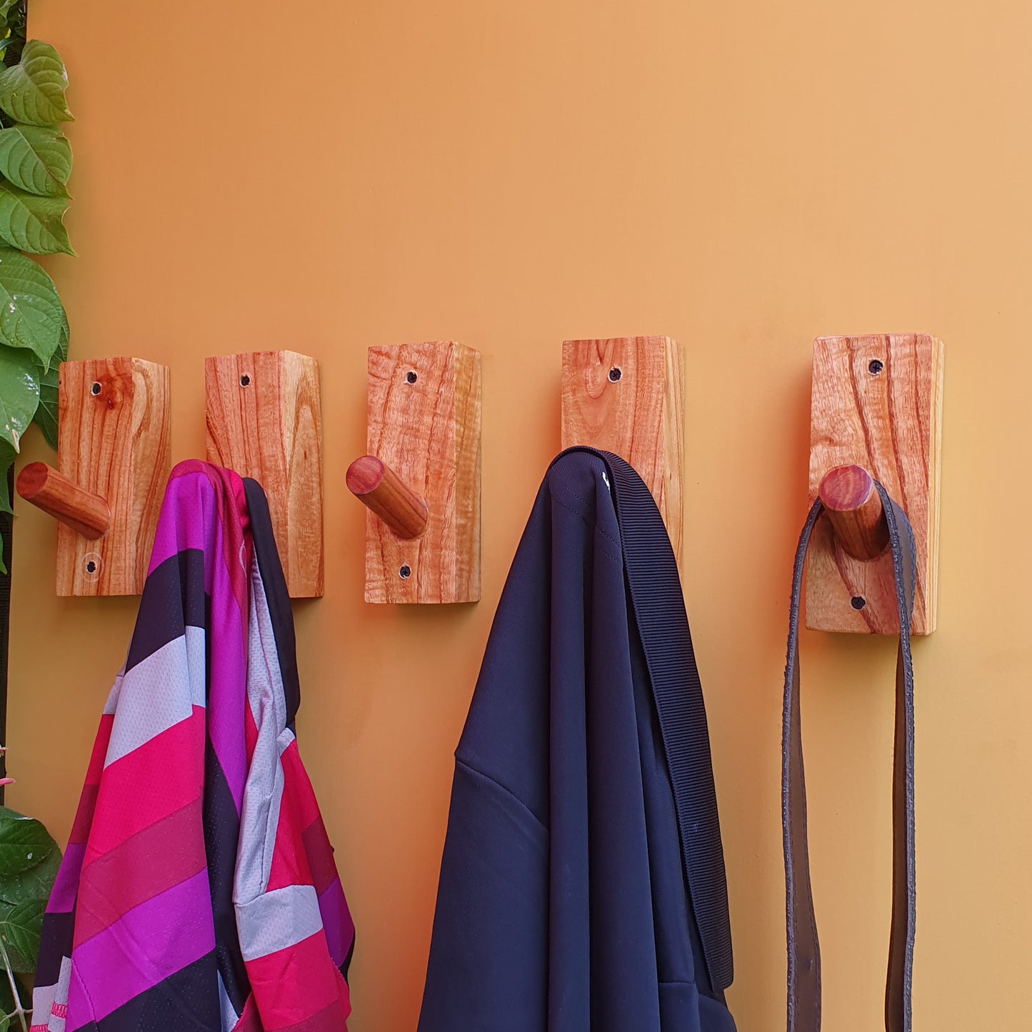 Wooden Hanging Hooks (4Pieces)